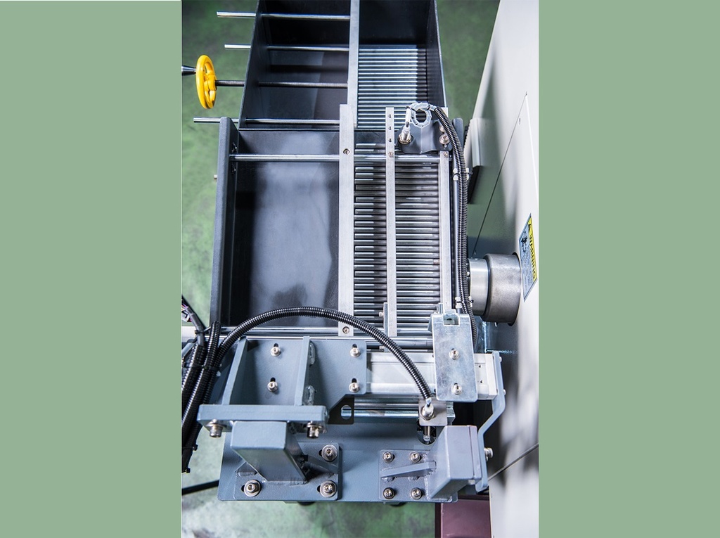 HC-30N U-type CNC lathe with Vibration bowl feeding system